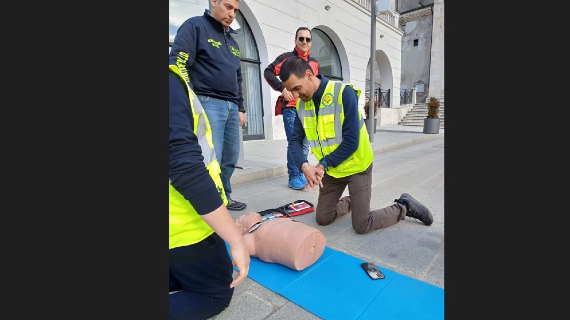 Castel Di Sangro: questa mattina la decima edizione del Corso di addestramento all’utilizzo del defibrillatore.